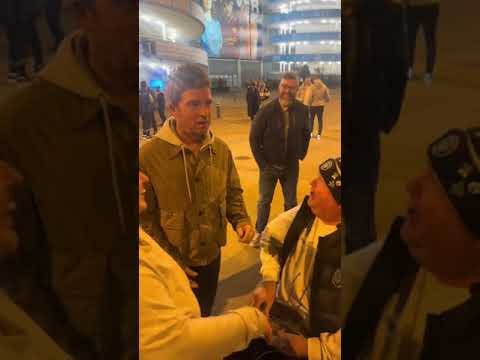 Noel Gallagher being a gentleman outside The Etihad the other night.