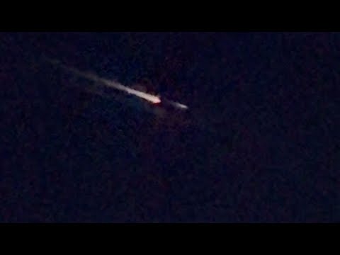 Crashing Starlink satellite creates a dazzling spectacle in calm night sky || WooGlobe