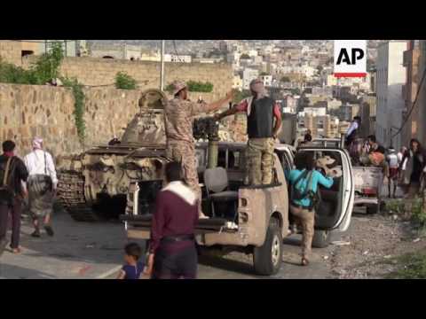 Airstrikes in Taiz as fights rage for control